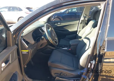 2018 Hyundai Tucson Value z USA, uszkodzony, nr VIN KM8J33A28JU670933